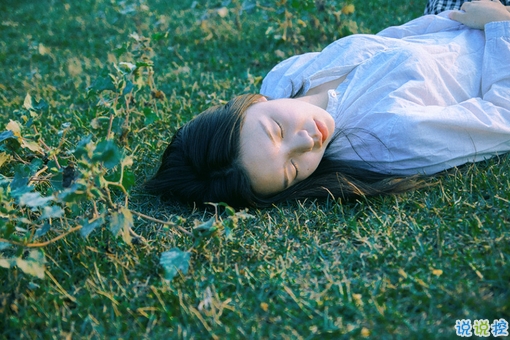 那些和青春夏天有关的唯美简单小清新图片句子 阳光倾落风雨都不舍14