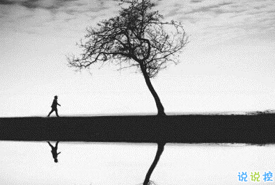 经典说说别人必评:如果还没有人牵你的手,自己要照顾好自己。11