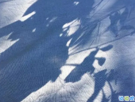 搞笑幽默个性可爱简短说说 星星溜进来躲在屋顶11