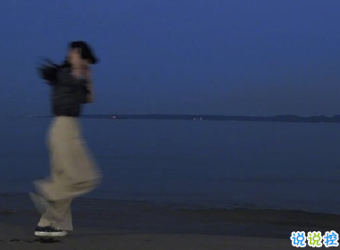 2020经典个性哲理简短走心文案 后来你的笑容也变得模糊了1