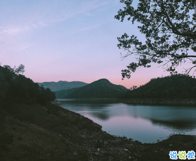 2020经典个性哲理简短走心文案 后来你的笑容也变得模糊了11