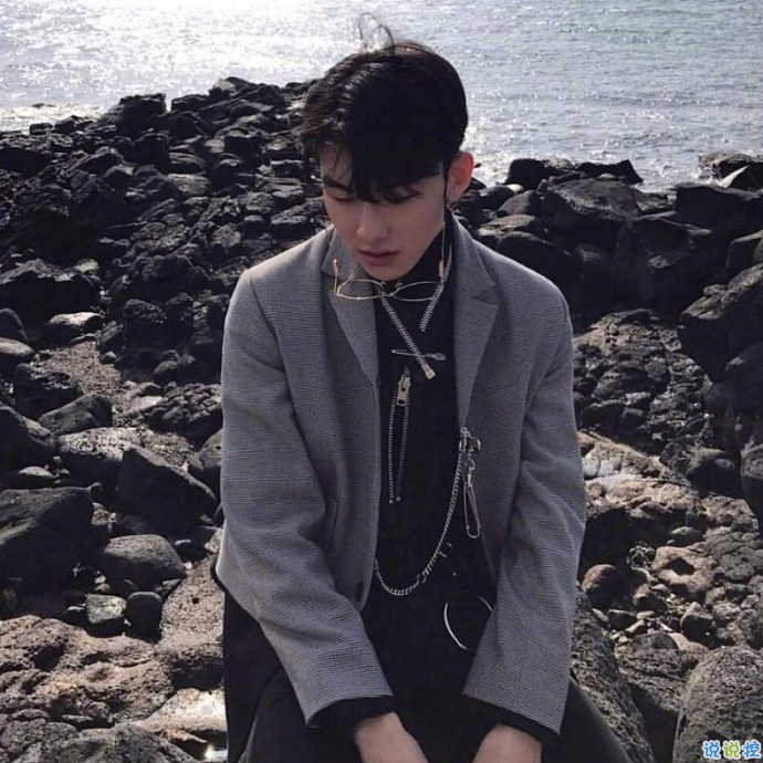 文字控说说短句图片精选:还是很想跑很远的路,去看一个很爱的人13