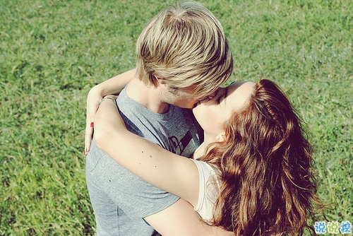 甜蜜情侣的恋爱爱情说说带图片 我相信星星会说话石头会开花11