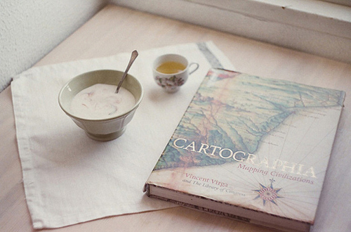 关于现实生活人生的哲理说说带图片 一个人活着应该永远要把目光投向远方4