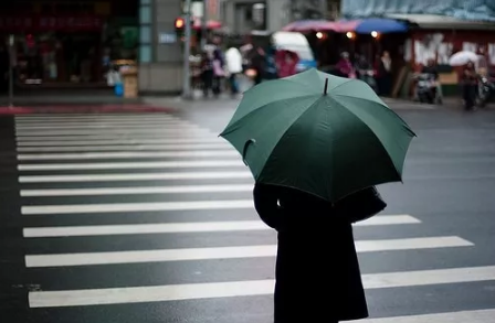 伤感句子表达心情失落长句 无人待我情自深无人伴我立黄昏2