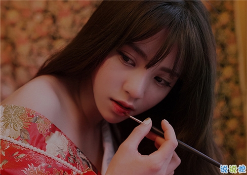 关于爱情简单精辟的一句话说说带图片 我和世界只差一个你10