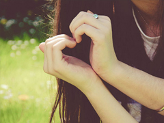 qq文艺伤感爱情说说带图片 这世界很大不刻意就不会再见了